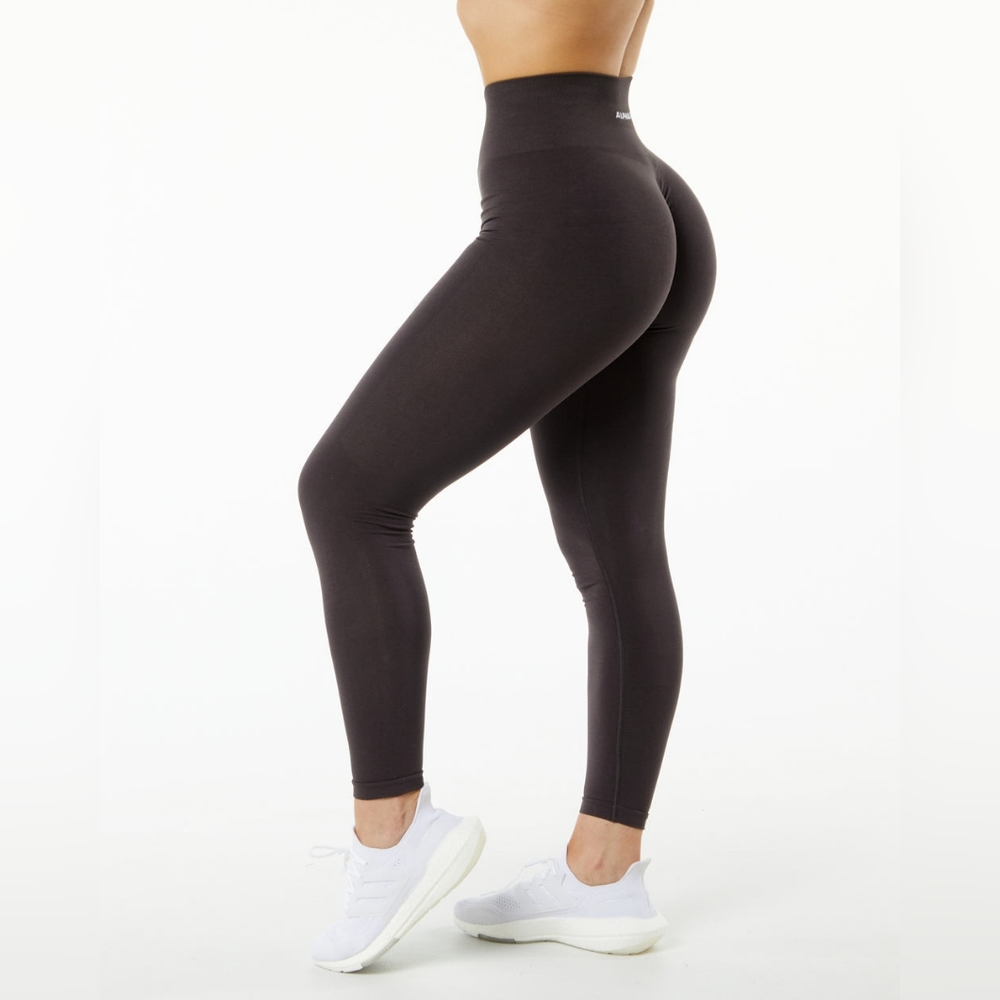 Alphalete Amplify Leggings in chocolate